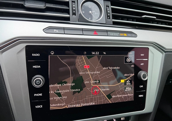 Volkswagen Passat cena 53900 przebieg: 224000, rok produkcji 2017 z Goniądz małe 704